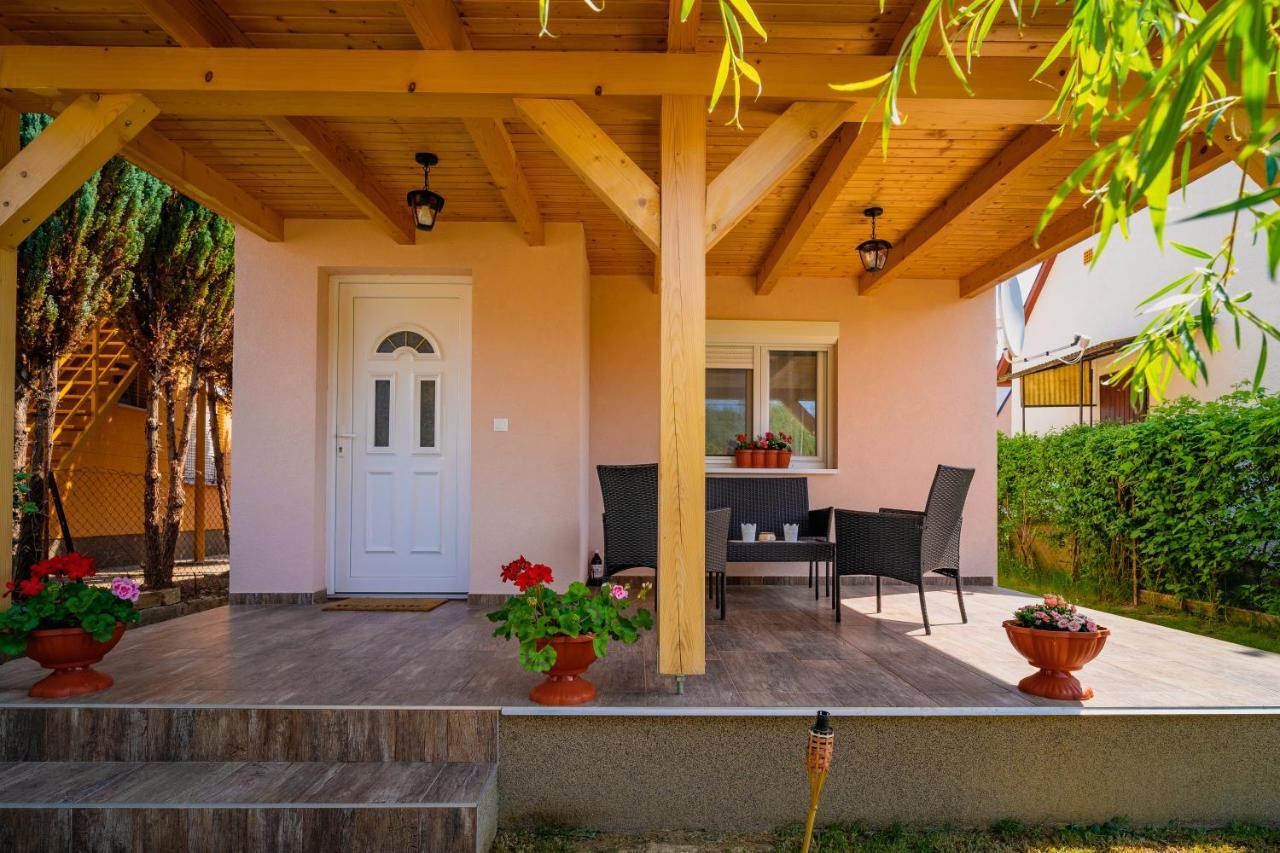 Pipacs Apartmanhaz Harkány Extérieur photo
